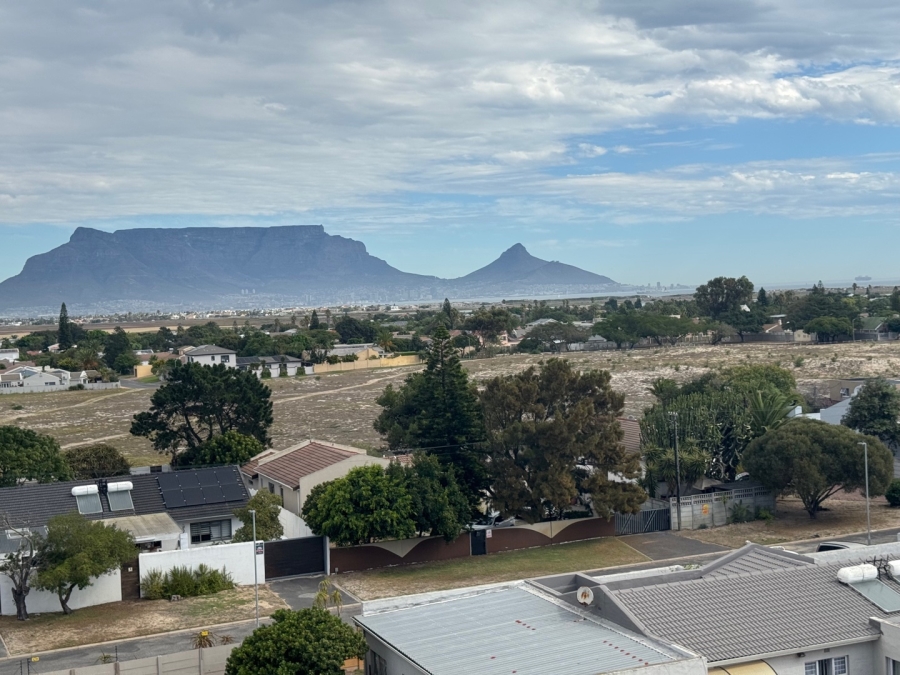 1 Bedroom Property for Sale in Table View Western Cape